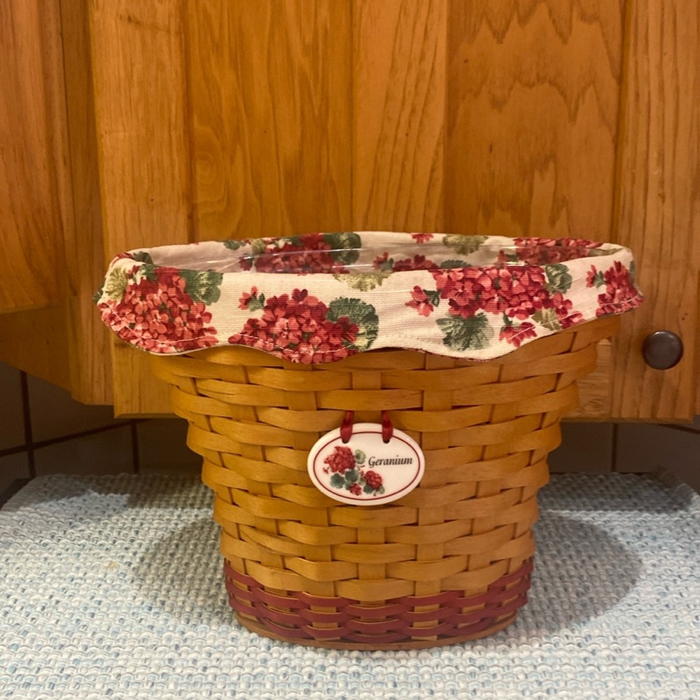 Longaberger May Series Geranium 2002 Basket w/Protector, Liner, Tie On Signed ..